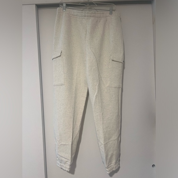Cream cargo sweatpants - Picture 2 of 3